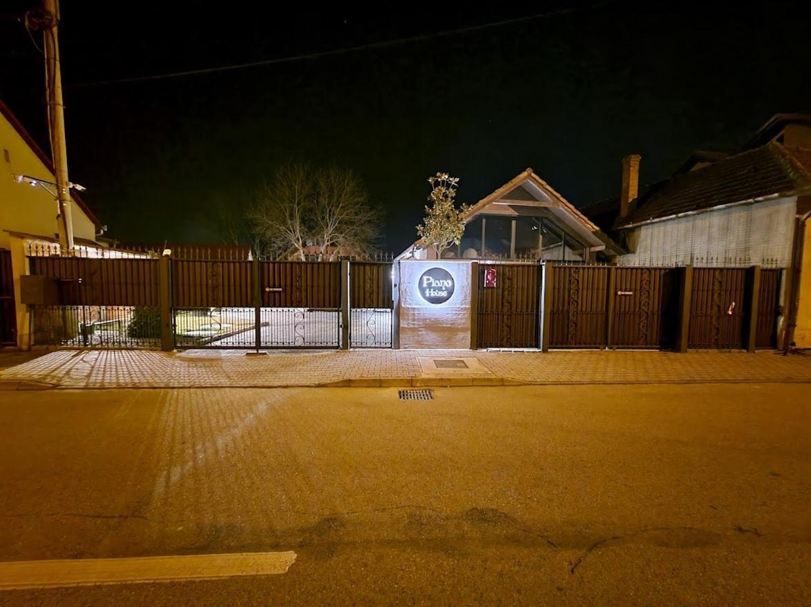 Apartament City La Casa Piano House ,Cu Parcare Alba Iulia Esterno foto